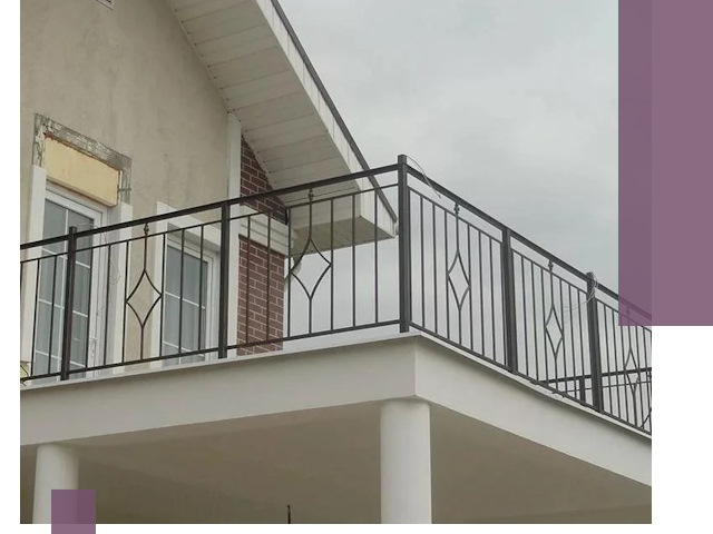 Изготовление балконных ограждений в Щербинке из металла и стекла